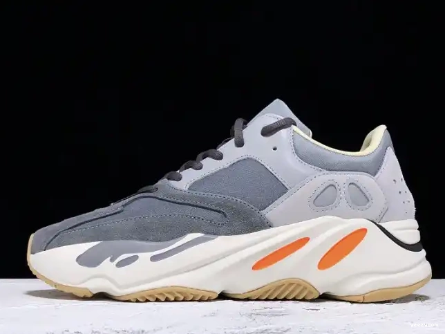 v2 'Magnet' 700 Adidas Boost FV9922 Yeezy 0615